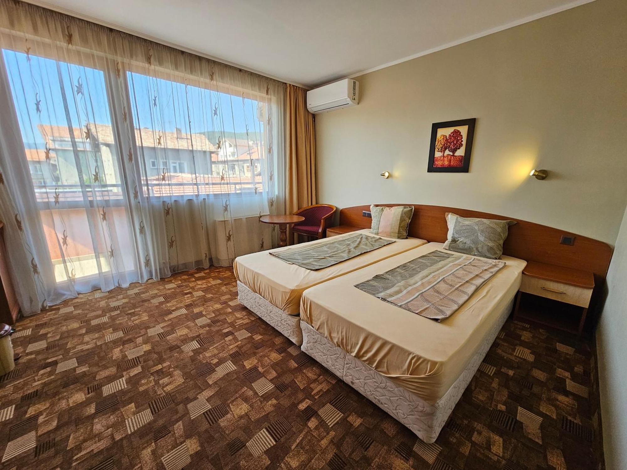 Family Hotel Jeri Velingrad Bagian luar foto
