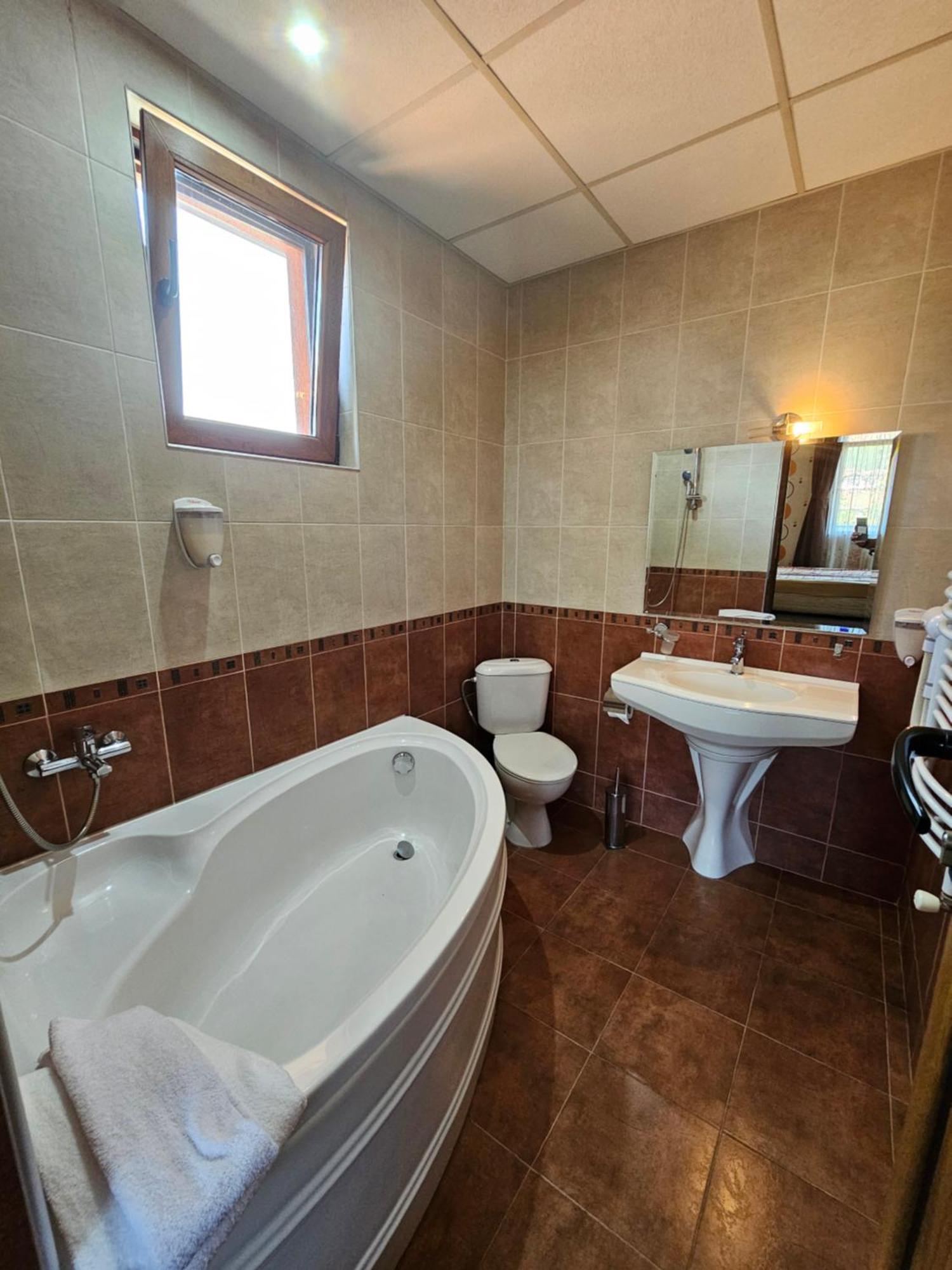 Family Hotel Jeri Velingrad Bagian luar foto